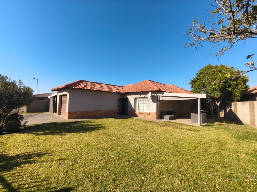 3 Bedroom Property for Sale in Waterkloof East North West